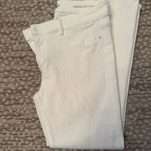 DL1961 Mara Straight Mid Rise Instasculpt™ Ankle Jeans in White-size 29